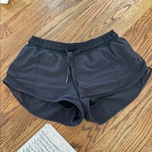 Lululemon Hotty Hot 2.5in